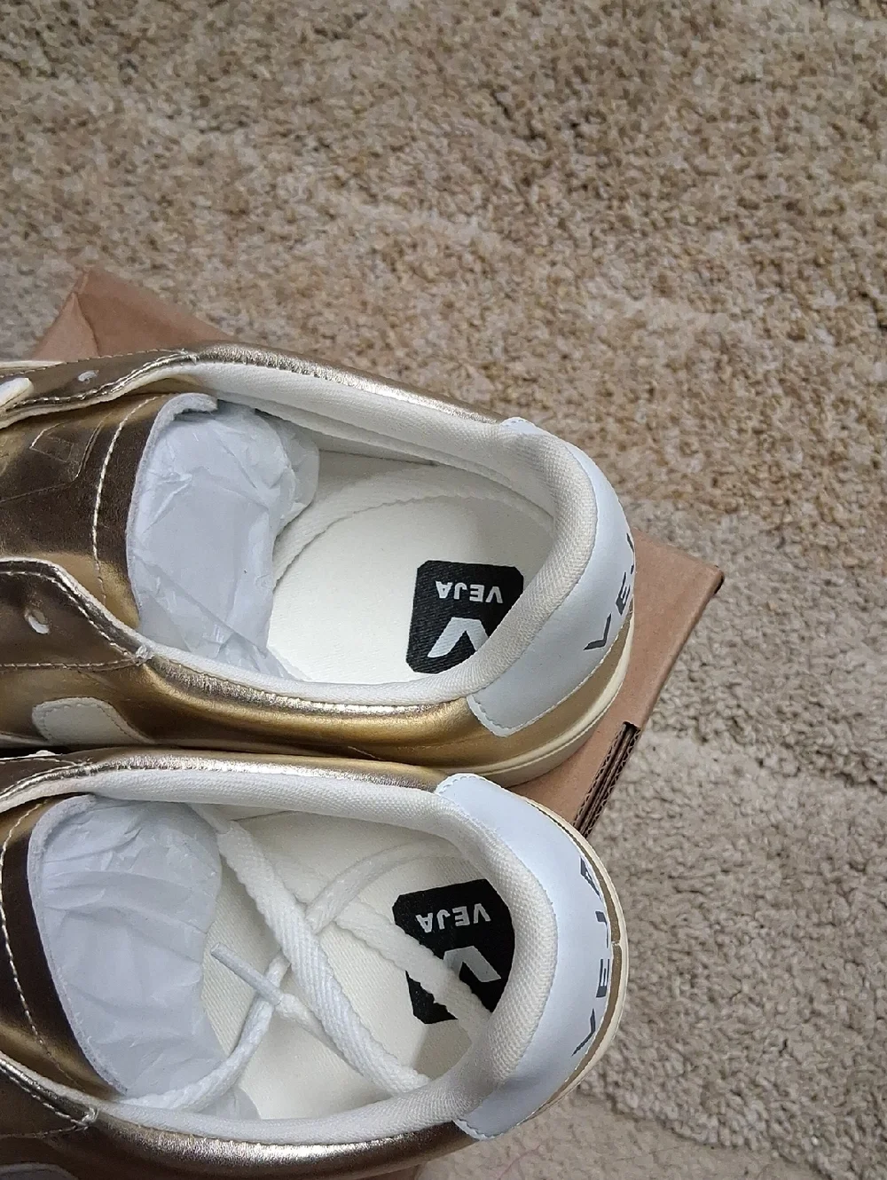 NWT Veja CAMPO LEATHER PLATINE PIERRE White & Gold Shoes - Picture 6 of 8